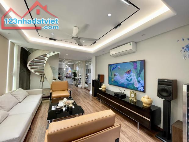 Lô góc Nguyễn Đức Cảnh, Gara Ô tô, Xây mới 7 tầng Thang Máy, dt 61m2, mt 4.4m, Giá 22.9 tỷ
