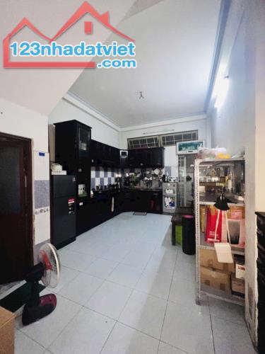 MẶT TIỀN HẺM 20M - LỚN HƠN PHỐ - KINH DOANH ĐỈNH - TRẦN THÁI TÔNG- P15 TÂN BÌNH - 3.8 X 18 - 1