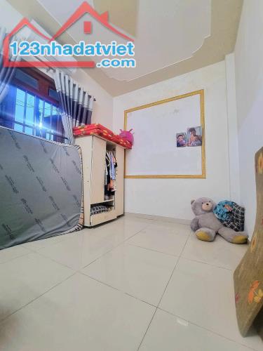 Bán nhà 1 Trệt 1 Lầu Dĩ An, ngang KHỦNG 8m,đường xe hơi,gần Chiêu Liêu - 2