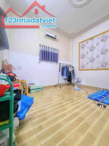 Bán nhà 1 Trệt 1 Lầu Dĩ An, ngang KHỦNG 8m,đường xe hơi,gần Chiêu Liêu - 4