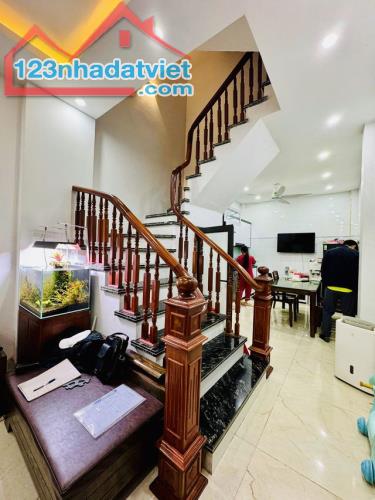 Bán gấp nhà Lô góc- Dịch Vọng - Cầu Giấy 40m2 – 4 Tầng – Giá chỉ 8 tỷ - 1