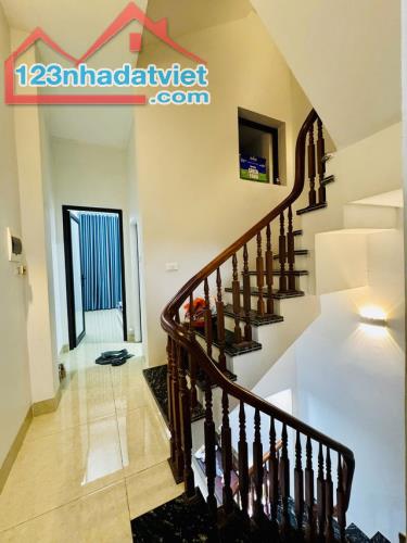 Bán gấp nhà Lô góc- Dịch Vọng - Cầu Giấy 40m2 – 4 Tầng – Giá chỉ 8 tỷ - 3