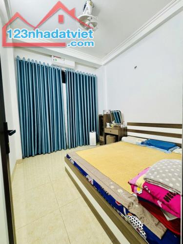 Bán gấp nhà Lô góc- Dịch Vọng - Cầu Giấy 40m2 – 4 Tầng – Giá chỉ 8 tỷ - 4