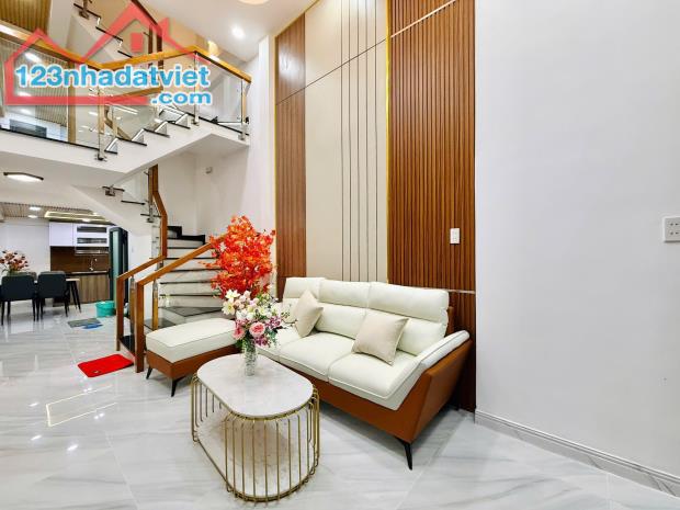 NHÀ ĐẸP QUÁ! 3PN, NỘI THẤT ĐẸP, KHU VỰC SẦM UẤT, RA SÂN BAY GẦN XỊCH