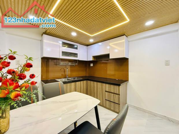 NHÀ ĐẸP QUÁ! 3PN, NỘI THẤT ĐẸP, KHU VỰC SẦM UẤT, RA SÂN BAY GẦN XỊCH - 1