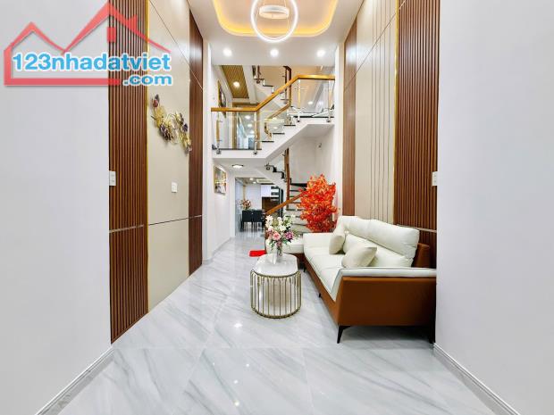 NHÀ ĐẸP QUÁ! 3PN, NỘI THẤT ĐẸP, KHU VỰC SẦM UẤT, RA SÂN BAY GẦN XỊCH - 2