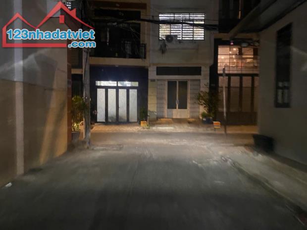 BÁN NHÀ TÂN BÌNH, KHU VIP BẦU CÁT, 3 TẦNG, HẺM XE HƠI TRÁNH, NHỈNH 5 TỶ