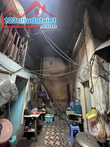 Chia gia tài, cần bán gấp nhà nát mặt tiền thụt CMT8, Tân Bình khu sầm uất 120m chỉ 7.99 t - 1