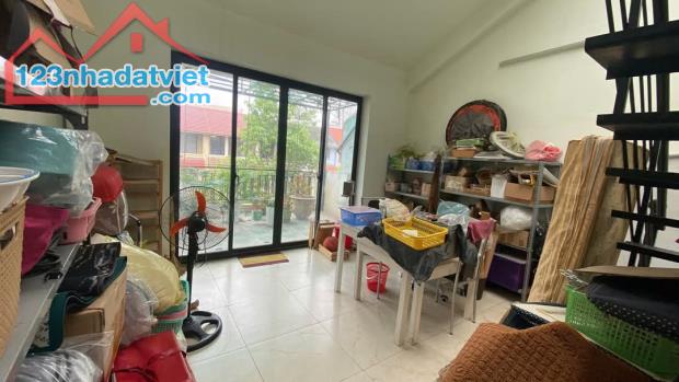 CẦN BÁN NHÀ MẶT PHỐ – TỔNG CỤC 5, TÂN TRIỀU  * Diện tích: 70m² * 5 tầng * Mặt tiền 4.6m  * - 2