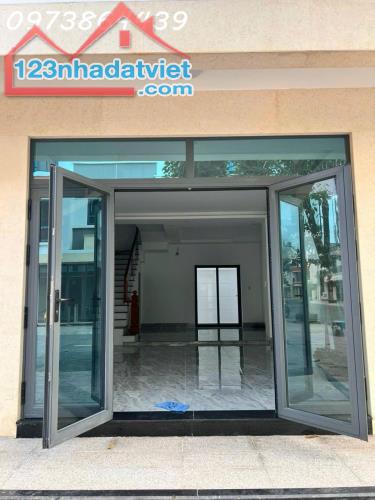 NHÀ PHỐ LIỀN KỀ 3 TẦNG - DĨ AN - BÌNH DƯƠNG - 5X12 - GIÁ 2,9 TỶ ~ 3,2 TỶ - 2
