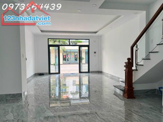 NHÀ PHỐ LIỀN KỀ 3 TẦNG - DĨ AN - BÌNH DƯƠNG - 5X12 - GIÁ 2,9 TỶ ~ 3,2 TỶ - 3