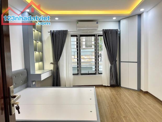 Bán nhà 5 tầng 3 ngủ cực đẹp ngõ 565 Bát Khối gần ô tô - 1