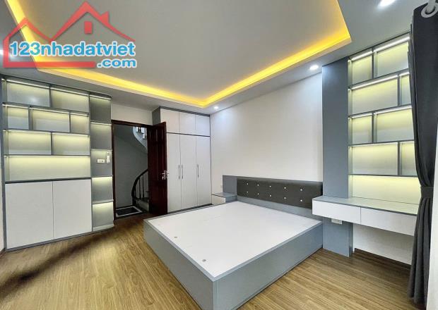 Bán nhà 5 tầng 3 ngủ cực đẹp ngõ 565 Bát Khối gần ô tô - 2