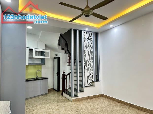 Bán nhà 5 tầng 3 ngủ cực đẹp ngõ 565 Bát Khối gần ô tô - 3