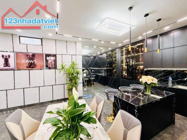 Trung Tâm Hai Bà Trưng – Vài Bước Ra Phố Lớn - Nhà Đẹp Như Khách Sạn - 1