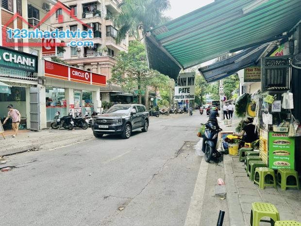 Bán gấp nhà mặt phố Đốc Ngữ 105m2*4T, MT7M kinh doanh sầm uất giá 50 tỷ có thương lượng