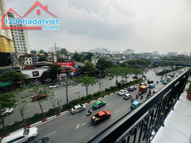 Bán mặt phố Vip Hai Bà Trưng - Đại Cồ Việt, kinh doanh sầm uất, diện tích khủng 195m2.