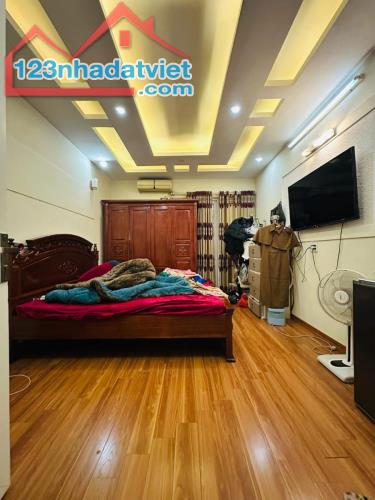 Bán Nhà! Lạc Long Quân,1 Nhà Ra NGõ Oto,ngõ Nông,DT: 35m2 x 5Tầng,Giá:9.2 tỷ Tây Hồ