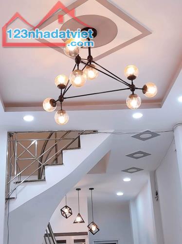 **Bán nhà 3 tầng phường 2, Tân Bình* đường Nguyễn Trọng Tuyển; (4,5x10) 6 tỷ - 1