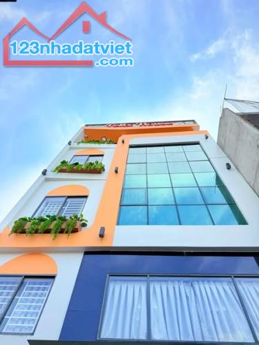 CHDV Đường Tống Văn Hên Phường 15 Quận Tân Bình.