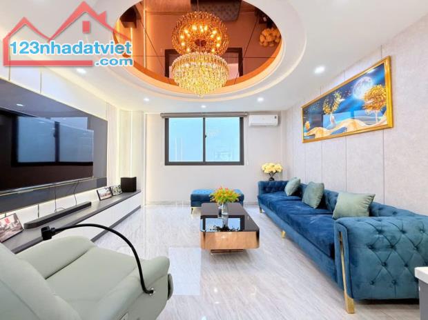 HÀNG HOT-NHÀ ĐẸP MỚI XÂY-1 TRỆT+3 LẦU+ST-DT:4Mx15,5M NỞ HẬU 4,5M-CÓ THANG MÁY-HXH - 1