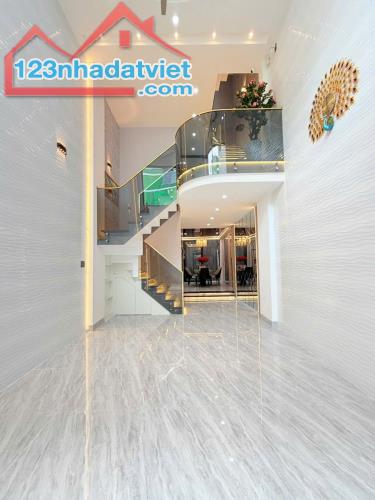 HÀNG HOT-NHÀ ĐẸP MỚI XÂY-1 TRỆT+3 LẦU+ST-DT:4Mx15,5M NỞ HẬU 4,5M-CÓ THANG MÁY-HXH - 3