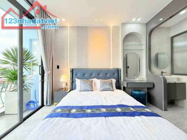 HÀNG HOT-NHÀ ĐẸP MỚI XÂY-1 TRỆT+3 LẦU+ST-DT:4Mx15,5M NỞ HẬU 4,5M-CÓ THANG MÁY-HXH - 4