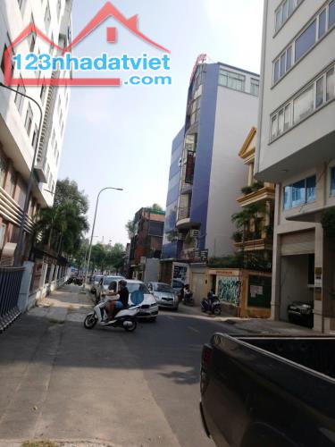 Top tòa nhà vị trí đẹp 8.2 x 18m Nguyễn Văn Thủ Q1 TP. HCM - 1