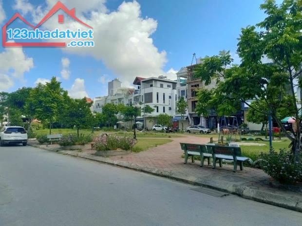 98m2 tại đấu giá Kiến Thiết, Sở Dầu, Hồng Bàng gần công viên Hoàng Gia giá chỉ 4,x tỷ  Vị