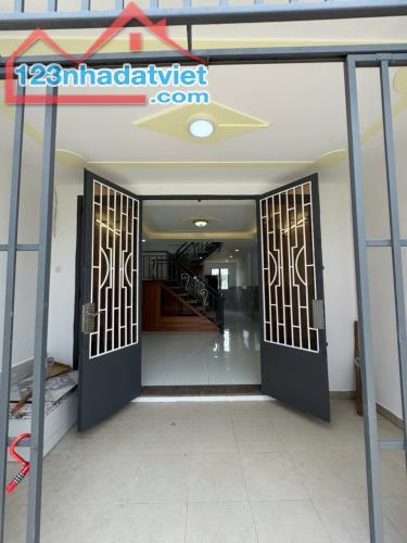 Bán nhà nguyên căn Hóc Môn 2 phòng ngủ có sổ hồng - 1