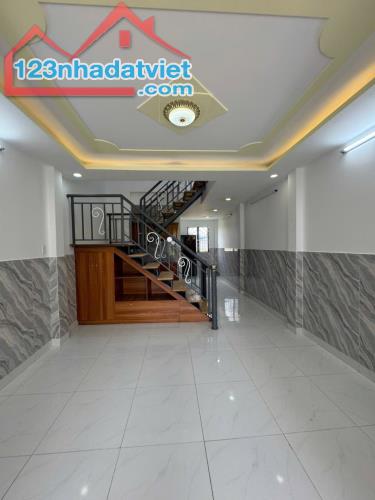 Bán nhà nguyên căn Hóc Môn 2 phòng ngủ có sổ hồng - 2