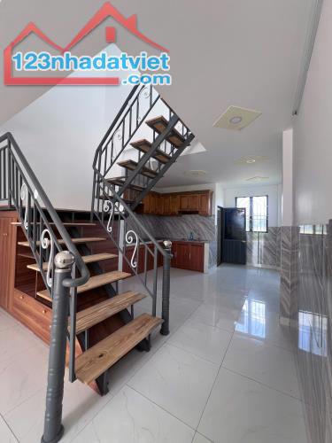 Bán nhà nguyên căn Hóc Môn 2 phòng ngủ có sổ hồng - 3