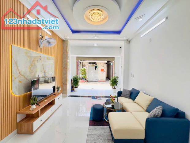Nhà mới cực đẹp 1 trệt 1 lầu 4mx14m ô tô đỗ cửa full nội thất lâm thị hố TCH - 4