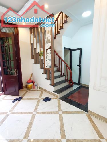 Bán nhà 5 tầng thang máy – Ô tô vào tận nhà – Lĩnh Nam, Hoàng Mai – Giá 6.3 tỷ - 1