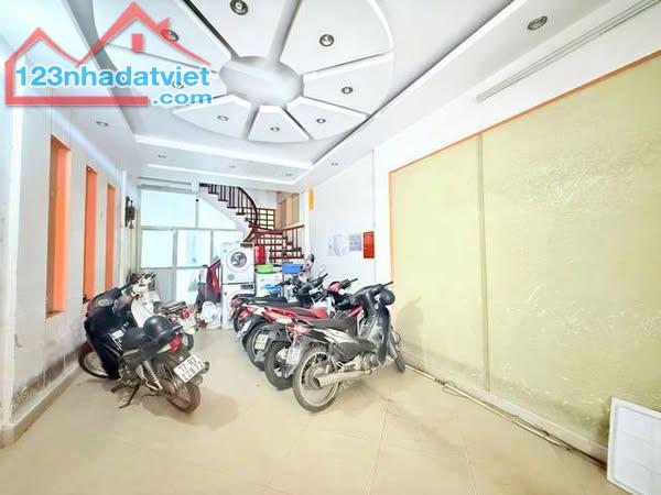 Bán nhà mặt ngõ ô tô phố Pháo Đài Láng , Quận Đống Đa 5 tâng, mặt tiền 4m, diện tích 69m2 - 1