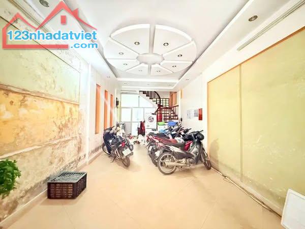 Bán nhà mặt ngõ ô tô phố Pháo Đài Láng , Quận Đống Đa 5 tâng, mặt tiền 4m, diện tích 69m2 - 2