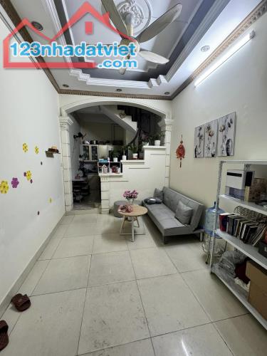 Bán Nhà Ngõ 40 Tô Vĩnh Diện 30,5m2 4 Tầng Gần Phố Gần Ô Tô Giá Chỉ 5,9 Tỷ - 1