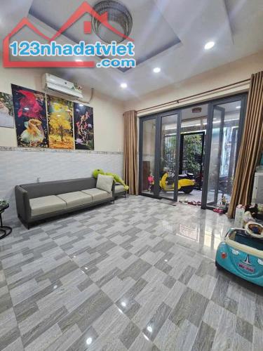 Nhà Cấp 4 - Hẻm xe hơi -Trung Mỹ Tây – Q12 - Ngay Chợ  - 4.3x19m  - Giá 3.999 Tỷ - 1