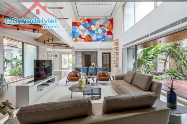 Bán Nhà 170m² Phố Yên Hoa – 3 Mặt Thoáng – Sân Vườn Rộng – View Hồ Cực Đẹp – 52 Tỷ