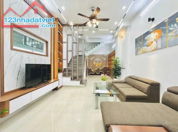 🎄 CỰC ĐẸP, DIỆN TÍCH RỘNG 62M2 TRƯƠNG ĐỊNH 8,8 TỶ/, 140TR/M2 QUÁ RẺ, SÂN ĐỂ 10 XE MÁY.