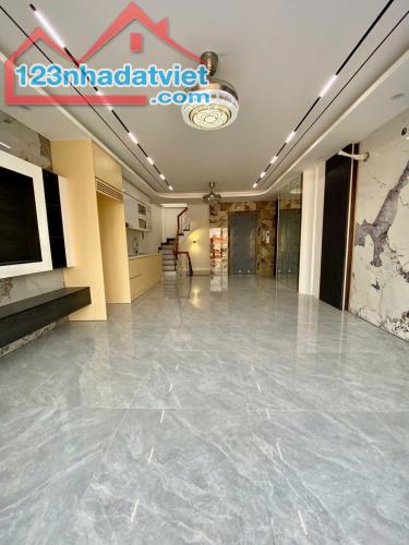 Bán nhà Ngọc Thuỵ,Long Biên 6 tầng,50m,mt4.6m oto vào nhà nhỉnh 13 tỷ - 3
