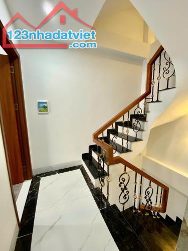 Bán nhà Ngọc Thuỵ,Long Biên 6 tầng,50m,mt4.6m oto vào nhà nhỉnh 13 tỷ - 4