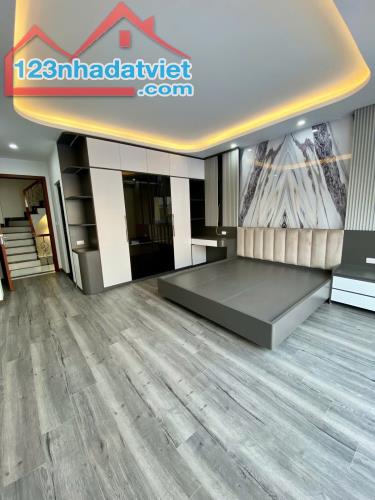 Bán nhà Ngọc Thuỵ,Long Biên 6 tầng,50m,mt4.6m oto vào nhà nhỉnh 13 tỷ - 5