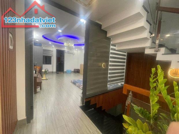 Nhà 4 Tầng, Hẻm 6m Xe Hơi Tránh – Gần Bình Dương, Thủ Đức