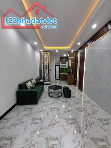 NHÀ PHỐ TT CẦU GIẤY - NGÕ THÔNG, MẶT TIỀN RỘNG - 45M, MT 4,5M - 8,x Tỷ