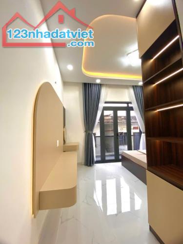 Bùi Văn Ba xe hơi 🚗cạnh nhà Q7
CÓ 6 TỶ - 2