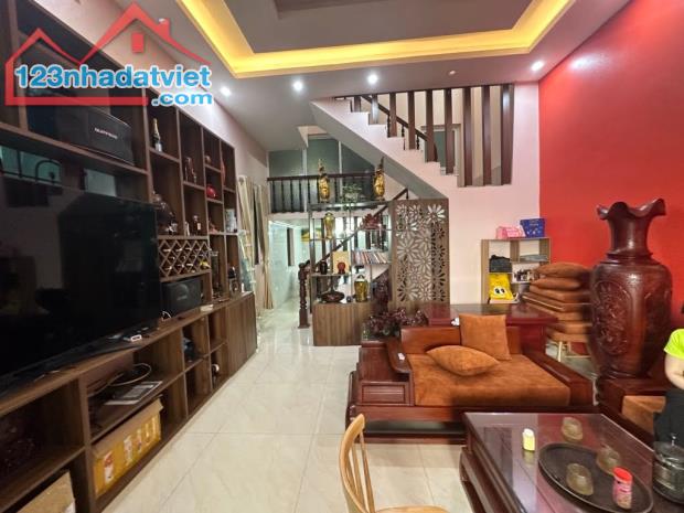 CHÍNH CHỦ B/Á/N N/H/À MỄ TRÌ- GẦN ĐƯỜNG LỚN- NGÕ THÔNG Ô TÔ TRÁNH - 43m2 - CHỈ 10.xT.Ỷ - 1