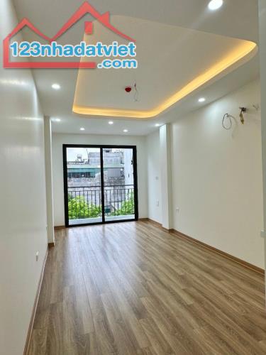 CHÍNH CHỦ B/Á/N N/H/À MỄ TRÌ- GẦN ĐƯỜNG LỚN- NGÕ THÔNG Ô TÔ TRÁNH - 43m2 - CHỈ 10.xT.Ỷ - 3