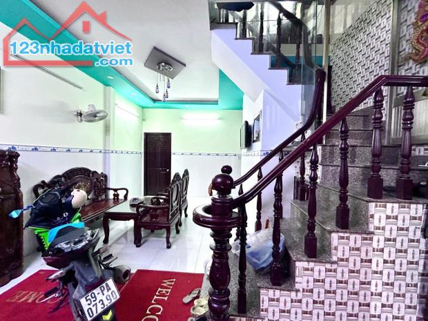 BÁN NHÀ HXH Đồng Đen, Tân Bình 2 tầng 60m2 (5x12). Nhà đẹp ở ngay. Giá chỉ 7,5 tỷ. - 1
