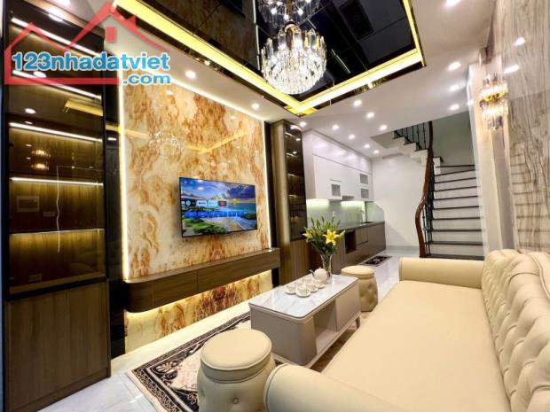 BÁN NHÀ DÒNG TIỀN – 9 PHÒNG KHÉP KÍN – TRUNG TÂM NHÂN HÒA, NHÂN CHÍNH – 60M² – 5 TẦNG –